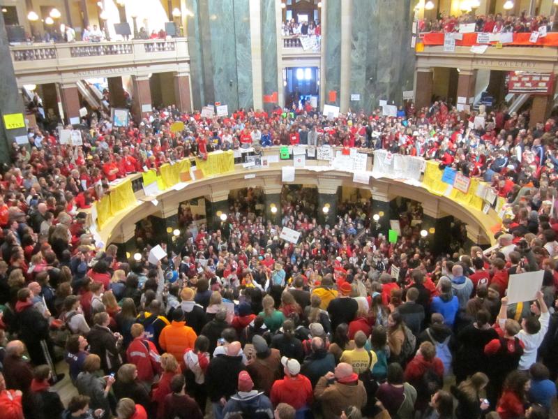 Wisconsin Capitol rotunda filled to capacity
