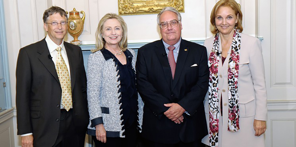 Howard Buffett (second from right) and Bill Gates received the World Food Program's leadership award from former Secretary of State Hillary Clinton and program director Josette Sheeran (far right). (Courtesy of U.S. State Department)