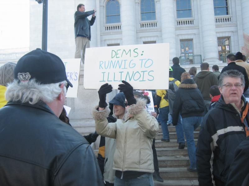 Tea Party member's misspelled sign, Dems: Runnig to Illinois