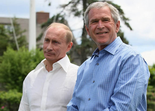 //commons.wikimedia.org/wiki/Image:Vladimir_Putin_and_George_W._Bush.jpg" target="_blank">July 2007)